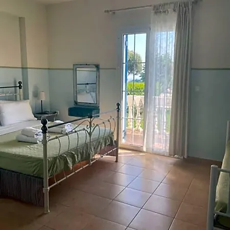Elaias Gi Aparthotel 3*